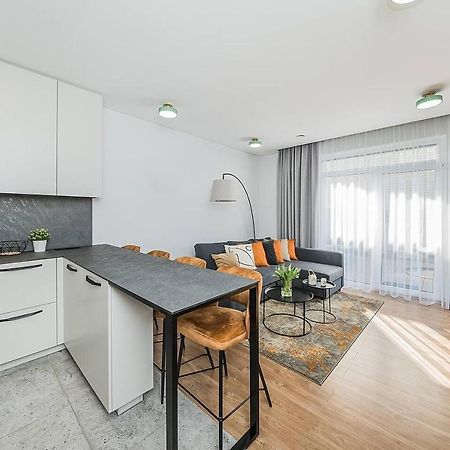 Lovely Apartment With Private Terrace By Urban Rent Kaunas Extérieur photo