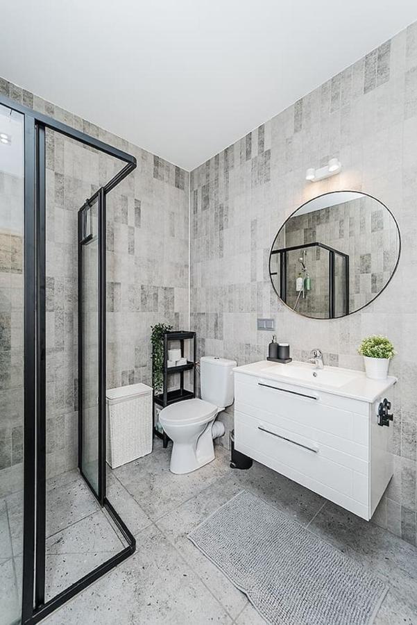 Lovely Apartment With Private Terrace By Urban Rent Kaunas Extérieur photo
