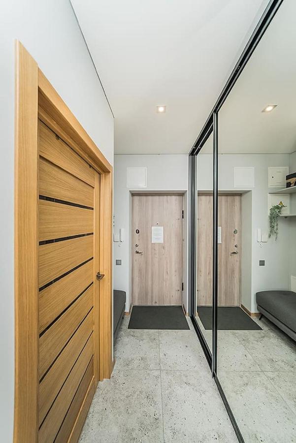Lovely Apartment With Private Terrace By Urban Rent Kaunas Extérieur photo