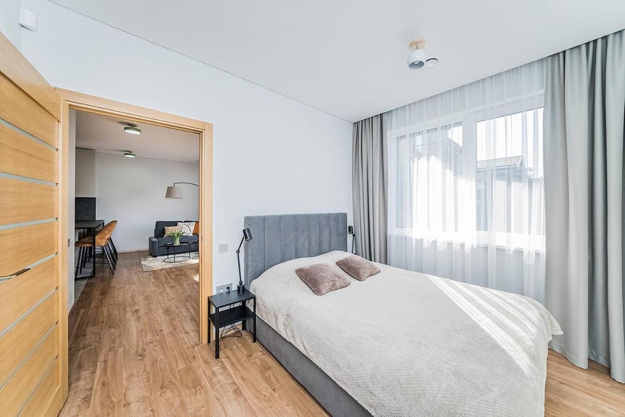 Lovely Apartment With Private Terrace By Urban Rent Kaunas Extérieur photo